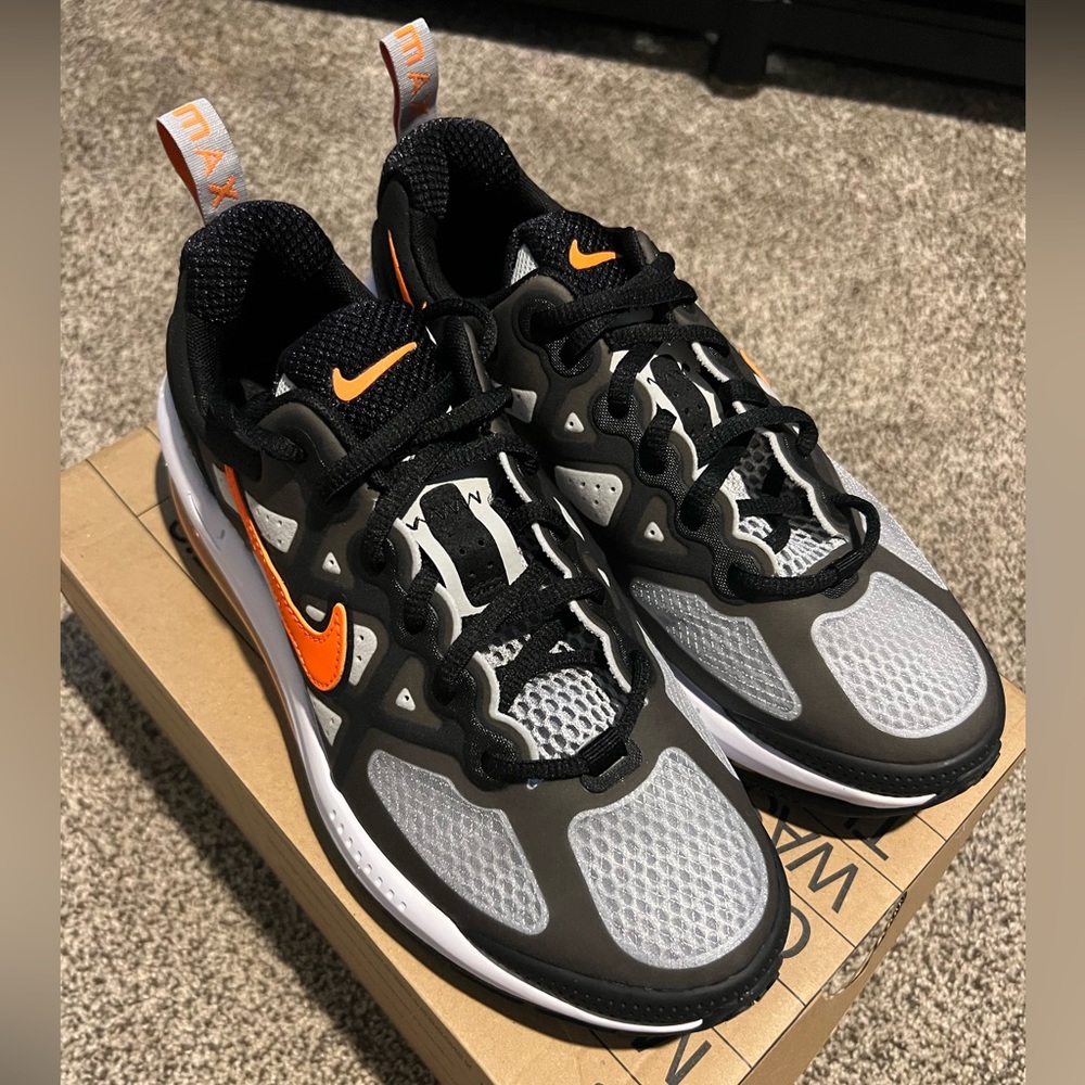 NWT Nike Air Max Genome